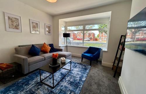 Hull House | Spacious 4-Bed House Parking Ideal for Contractors