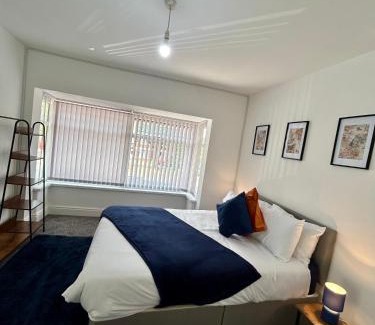 Hull House | Spacious 4-Bed House Parking Ideal for Contractors