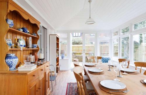 Selsey House | Spacious 4-Bed Seaside Retreat in Selsey