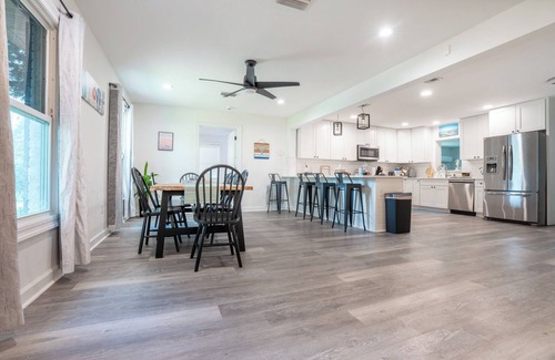 Fort Walton Beach House | Spacious 4-bedroom house in Fort Walton Beach with lots of parking.