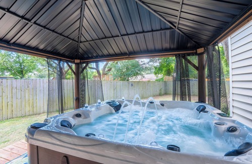 Fort Walton Beach House | Spacious 4-bedroom house in Fort Walton Beach with lots of parking.