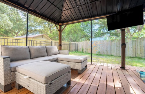 Fort Walton Beach House | Spacious 4-bedroom house in Fort Walton Beach with lots of parking.