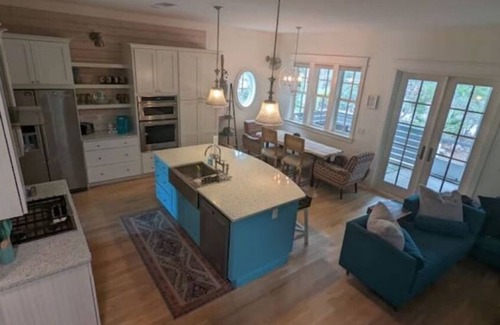 Lakeside at Blue Mountain Beach House | Spacious 4 bedroom home 0.7 miles to the beach!