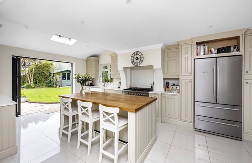 Littlehampton House | Spacious 4-bedroom house in peaceful East Preston with WiFi