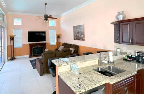 Survey Creek House | Spacious 4-bedroom house in brilliant Coral Springs with AC