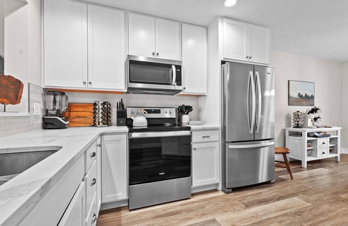 Houghton Lake House | Spacious 4-bedroom lakefront house with WiFi, AC in tranquil Houghton Lake
