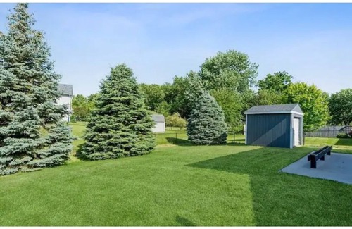 Altoona House | Spacious 4 - bedroom 2 king beds