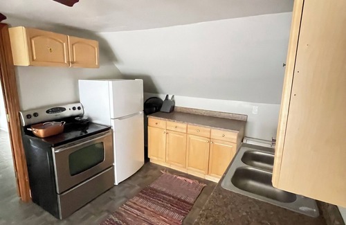 Milwaukee House | Spacious 4 Bedroom, 2 Bath Upper, 2-Unit Layout, Pet-Friendly + Fenced Yard