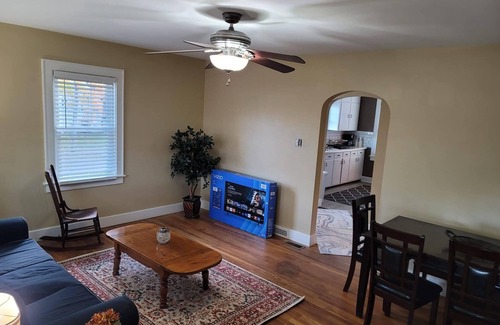 Wilmington House | Spacious 4-bedroom 2 Bath in central Wilmington.nwith Hot Tub.