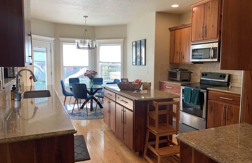 Southwest Ada County Alliance House | Spacious 4 Bedroom, 4 Bath With Hot Tub