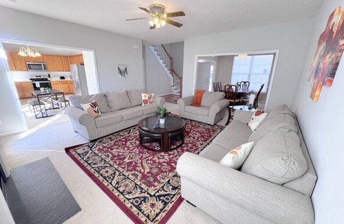 Greensboro House | Spacious 4 bedroom 4 bathroom home near Airport