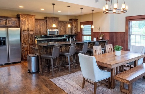 Parkville House | Spacious 4-bedroom/4 bath townhome in fabulous Parkville with golf course views