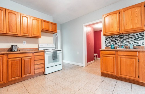 Worcester Apartment | Spacious 4-bedroom apartment close to UMass Medical and St. Vincent Hospital