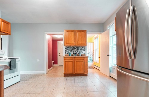 Worcester Apartment | Spacious 4-bedroom apartment close to UMass Medical and St. Vincent Hospital