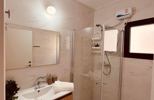 Bat Yam Apartment | Spacious 4-bedroom apartment with AC, WiFi in charming Bat Yam