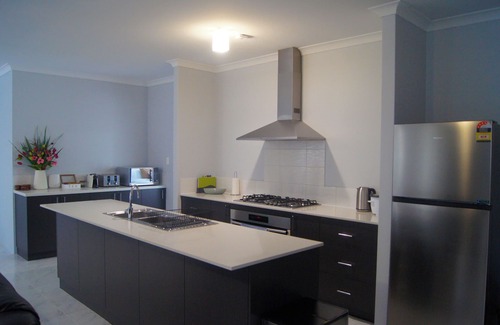 Baldivis House | Spacious 4 Bedroom Baldivis Home - Can Sleep Up to 8 Guests!