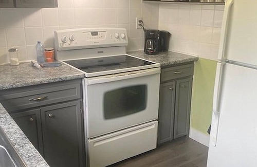 Thunder Bay Apartment | Spacious 4 bedroom apt in Westfort with free laundry parking and wifi parking