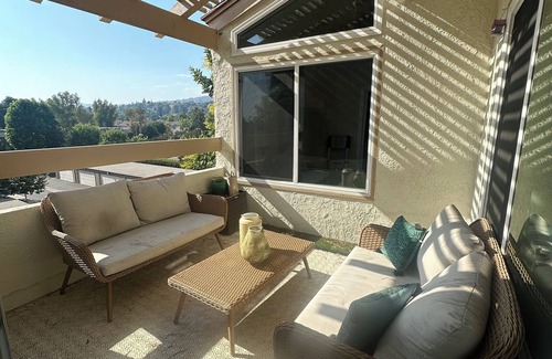 Brea House | Spacious 4-bedroom Disneyland townhome with AC, WiFi