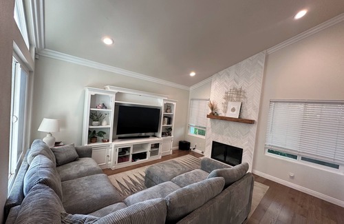 Brea House | Spacious 4-bedroom Disneyland townhome with AC, WiFi