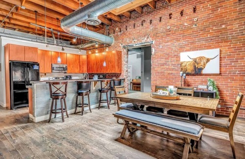 Historic Downtown La Crosse Apartment | Spacious 4 Bedroom Downtown La Crosse