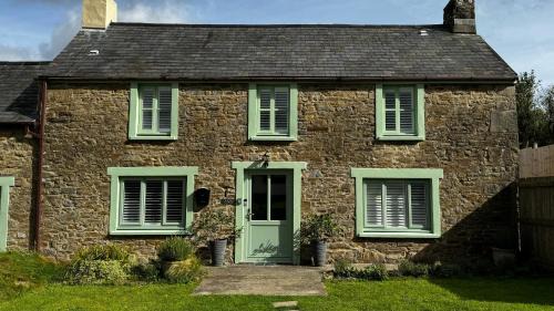 Kilgetty House | Spacious 4 Bedroom Farmhouse