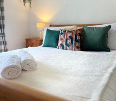 Kilgetty House | Spacious 4 Bedroom Farmhouse