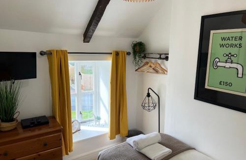 Kilgetty House | Spacious 4 Bedroom Farmhouse
