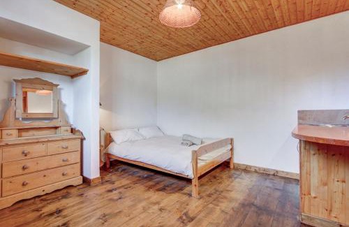Essert-Romand Apartment | Spacious 4 Bedroom Apartment in Essert Romand
