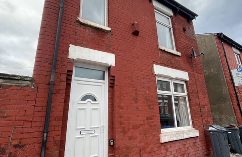 Chorlton-on-Medlock House | Spacious 4-Bedroom House in Manchester!