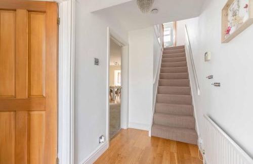 Maidenhead House | Spacious 4-Bedroom Home - Parking - Garden