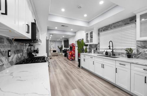Charter Oak House | Spacious 4-bedroom Glendora Super House