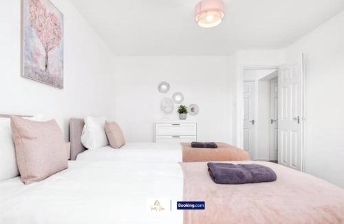 Newborough House | Spacious 4 Bedroom House Convenient Location By Trinity Stays Short Lets & Serviced Accommodation Peterborough