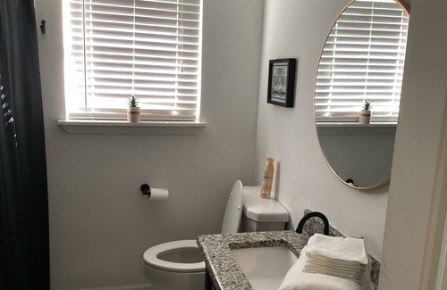 Ederville House | Spacious 4-bedroom house in amazing Fort Worth with AC, WiFi