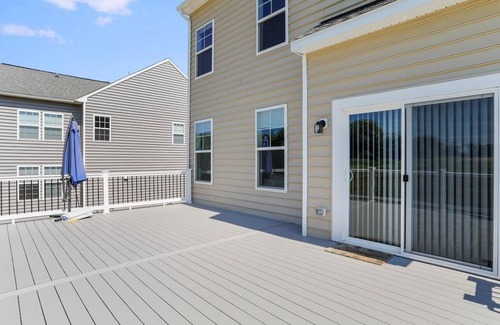 St. James House | Spacious 4-bedroom house in wonderful Hagerstown with AC, WiFi