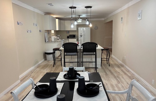 Tuscaloosa House | Spacious 4-bedroom house with AC, WiFi in charming Tuscaloosa