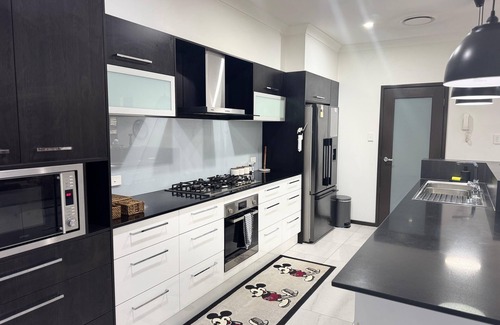 Kitchener House | Spacious 4-bedroom home in half acre. Premiumfamily friendly estate in Kitchener