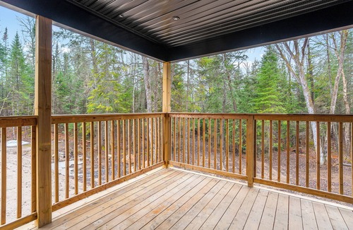 Highlands East House | Spacious 4-bedroom house in peaceful Tory Hill with WiFi, fitness room