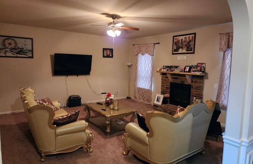 Covington House | Spacious 4-bedroom house with fitness room, WiFi in cool Covington