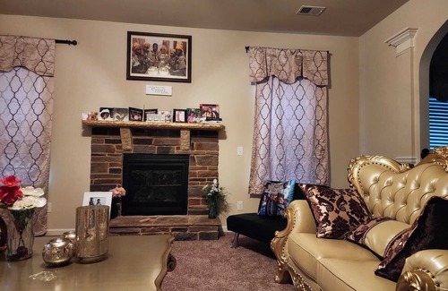 Covington House | Spacious 4-bedroom house with fitness room, WiFi in cool Covington