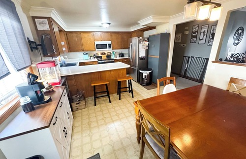 Green Bay House | Spacious 4-bedroom house in Green Bay, minutes from Lambeau!