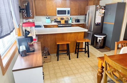 Green Bay House | Spacious 4-bedroom house in Green Bay, minutes from Lambeau!