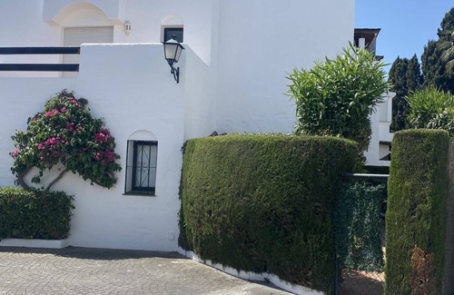 Guadalmina House | Spacious 4-Bedroom Home with Terrace, Near Beach, Pools & Golf in Marbella