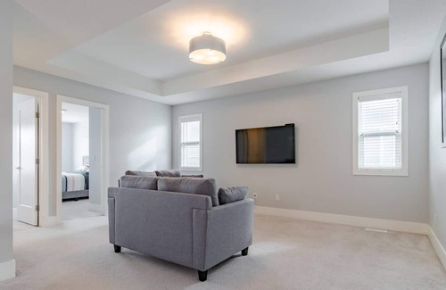Calgary House | Spacious 4 bedroom home with AC/BBQ & close to YYC