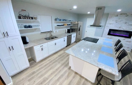 Garland House | Spacious 4 Bedroom Home with Pool & NO CLEANING FEE