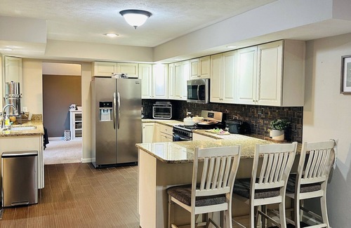 Granger House | Spacious 4-bedroom home on Private Golf Course with in-home Gym & Sauna.