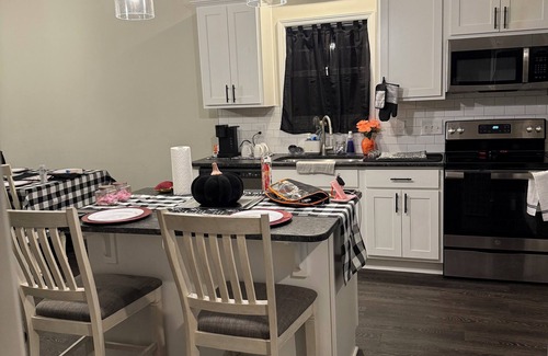 Sanford House | Spacious 4-bedroom home centrally located near Raleigh-Durham and Fayetteville