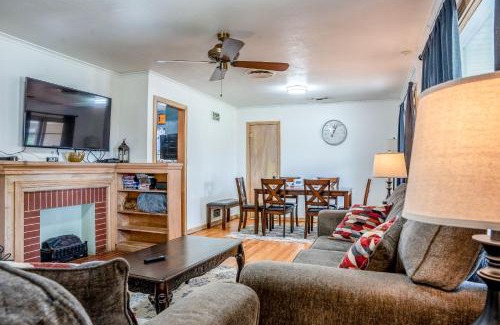 Amarillo House | Spacious 4 Bedroom Home with 5 Beds near Interstate 40 in Amarillo, TX