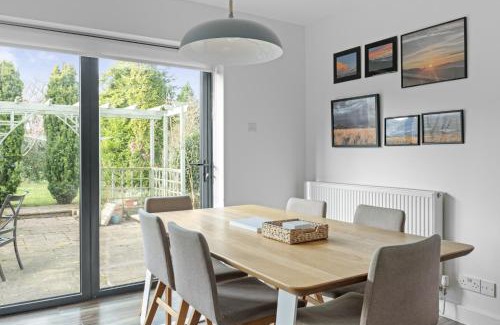 West Bridgford House | Spacious 4 Bedroom House with Lovely Large Garden