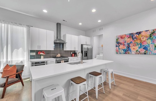 Sugar Creek House | Spacious 4-bedroom house with WiFi, AC in charming Charlotte