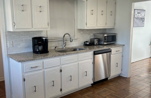 Florence House | Spacious 4-bedroom house in lakefront subdivision on one and a half acres